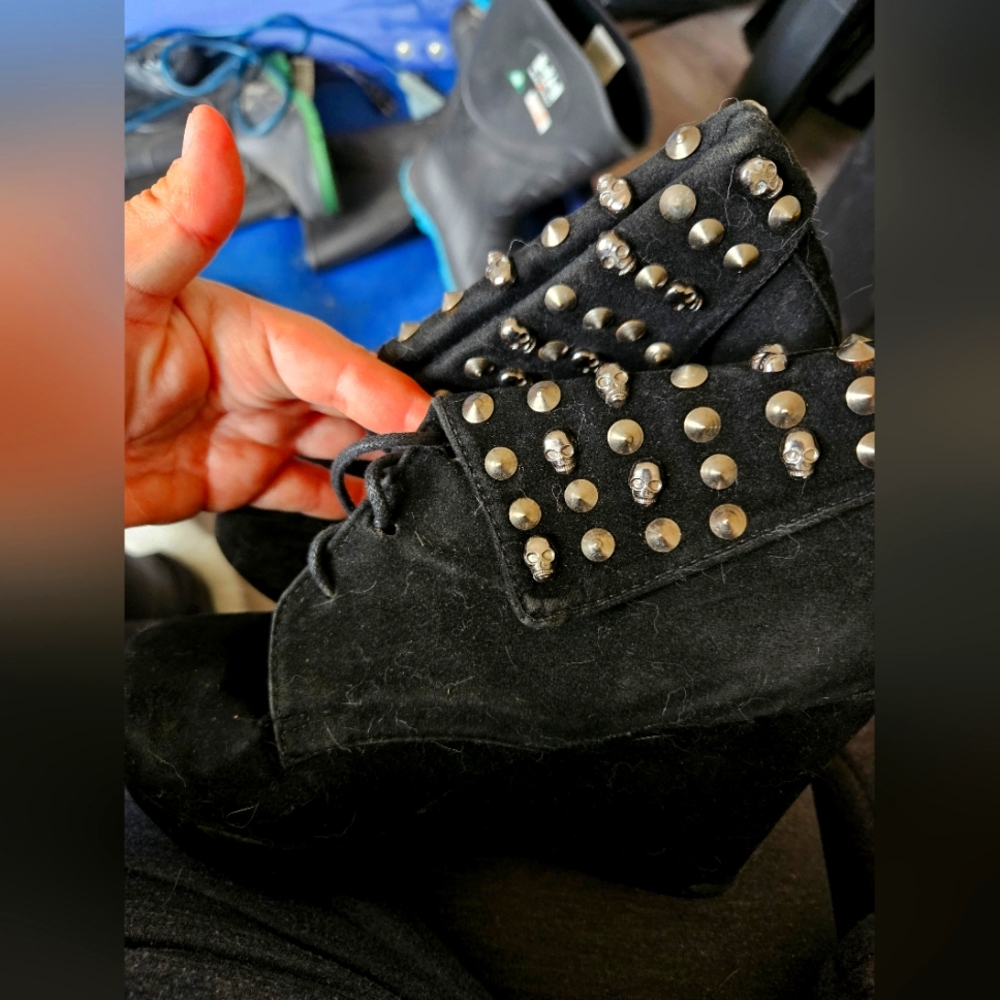 Skull size 6 full foot heel